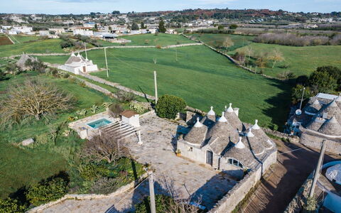Trulli al Verde Viburno: Mur, Architecture, Paysage, Biens, Aménagement Paysager, Mur De Pierre, Dalle, Allée, Village, Passerelle