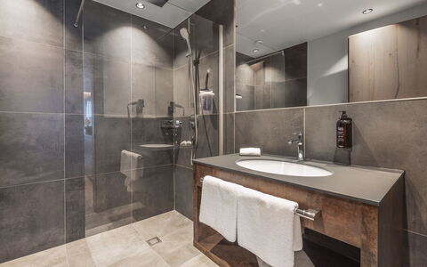 Ischgl 120: Sol, Sol, Design Intérieur, Luminaire Plomberie, Salle De Bains, Plomberie, Plafond, Tuile, Dur