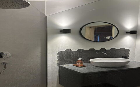 Baren Penthouse: Mur, Luminaire, Design Intérieur, Luminaire Plomberie, Sol, Miroir, Éclairage, Plafond, Sol, Salle De Bains