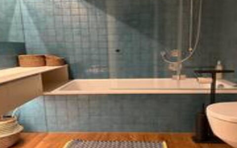 Baren Penthouse: Salle De Bains, Sol, Luminaire Plomberie, Sol, Design Intérieur, Robinet, Plomberie, Évier, Tuile, Lavabo