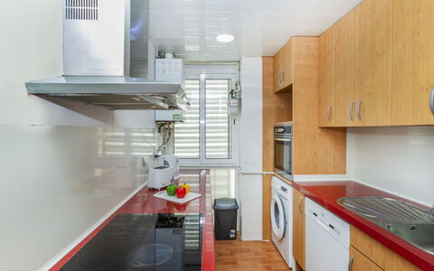 Rioplata: Appareil De Cuisine, Cuisine, Principaux Appliance, Comptoir, Sol, Design Intérieur, Sol, Cabinetry, Réfrigérateur, Électroménager