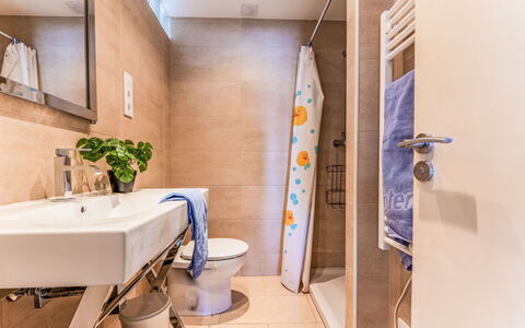 Cambrils 40: Sol, Design Intérieur, Sol, Luminaire Plomberie, Salle De Bains, Toilette, Siège De Toilette, Meubles, Plomberie, Pièce