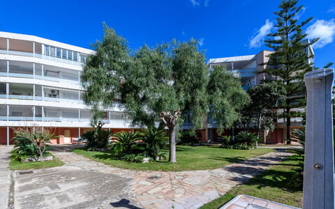 Cambrils 40: Arbre, Zone Résidentielle, Appartement, Design Urbain, Condominium, Usage Mixte, Ombre, Biens, Aménagement Paysager