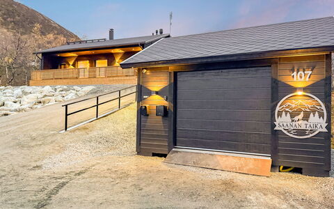 Saanan Taika: Bois, Porte, Siding, Pente, Chalet, Porte De Garage, Gelé, Garage, L'Hiver, Allée