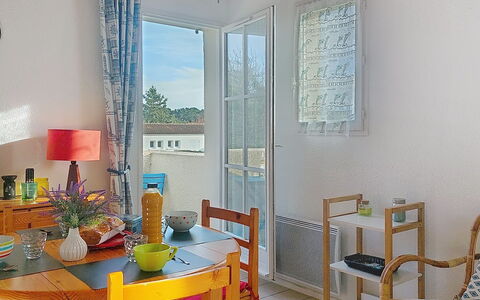 Le Hameau: Feuille, Végétation, Arbuste, Jardin, Communauté Des Plantes, Aménagement Paysager, Suppression Des Plantes Ligneuses, Pelouse, Ombre, Cour