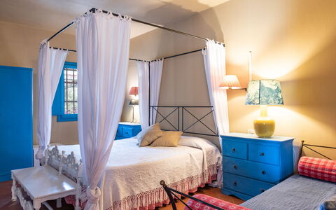 Agriturismo le Due Querce: Meubles, Design Intérieur, Lit, Chambre, Sol, Pièce, Sol, Plafond, Éclairage, Linge
