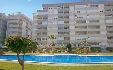 Agua Viva: Plante, Ciel, Bâtiment, Fenêtre, Jour, Propriété, L'Eau, Bleu Azur, Arbre, Bloc Tour
