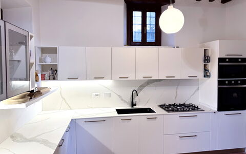 Villa Ulivacci: Cuisine, Comptoir, Sol, Design Intérieur, Meubles, Cabinetry, Principaux Appliance, Domicile, Appareil De Cuisine, Sol