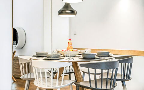 Nordsee: Meubles, Bois, Design Intérieur, Sol, Table Cuisine Et Salle A Manger, Chaise, Salle À Manger, Table, Luminaire, Plafond