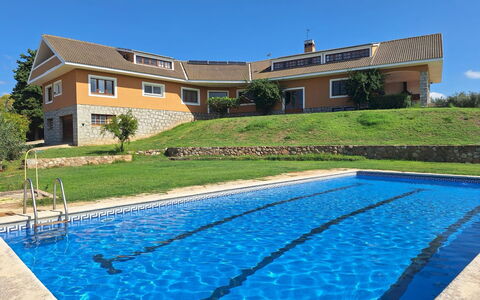 Argentona 642: Piscine, Recours, Biens, Jardin, Ferme, Arrière-Cour, Villa, Ombre, Pelouse, Eco Hôtel
