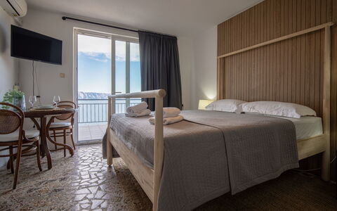 Senj 122: Chambre, Meubles, Sol, Lit, Drap De Lit, Sol, Literie, Appartement, Cadre De Lit, Linge