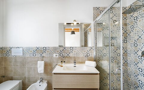 Villa Belvedere: Sol, Sol, Design Intérieur, Luminaire Plomberie, Tuile, Salle De Bains, Plomberie, Évier, Robinet, Mosaïque