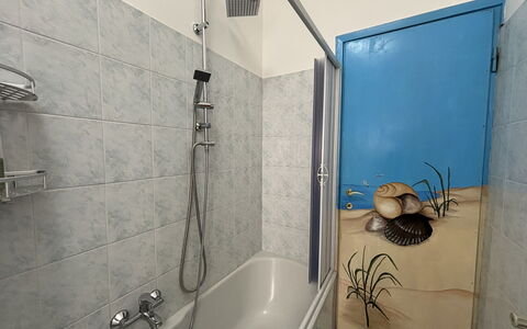 Casa Mimin, Vista Mare, Adults Only, Sanremo: Luminaire Plomberie, Mur, Salle De Bains, Sol, Sol, Design Intérieur, Plomberie, Robinet, Tuile, Douche