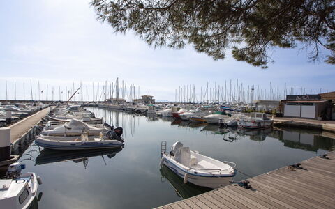 La Londe les Maures 301: Bateau, Marina, Navire, Bateaux Et Nautique - Materiel Et Fournitures, Quai, Port, Port, Architecture Navale, Mât, Canal