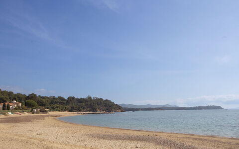 La Londe les Maures 301: Bleu, Plage, L'Eau, Plan D'Eau, Côte, Environnement Naturel, Cotiers Et Relief Océaniques, Rive, Horizon, Le Sable