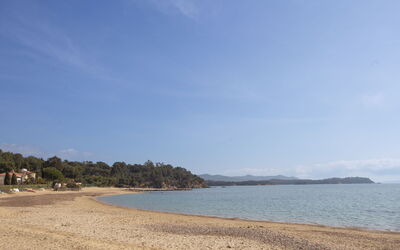 La Londe les Maures 301: Bleu, Plage, L'Eau, Plan D'Eau, Côte, Environnement Naturel, Cotiers Et Relief Océaniques, Rive, Horizon, Le Sable