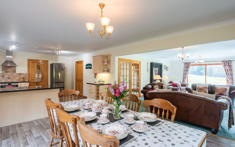 Kirkfield House: Meubles, Bois, Domicile, Maison, Chalet, Table Cuisine Et Salle A Manger, Plafond, Chaise, Salon