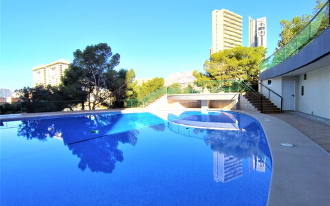 Coblanca Xvi: L'Eau, Ciel, Bâtiment, Jour, Bleu, Plante, Arbre, Bleu Azur, Piscine, Maison