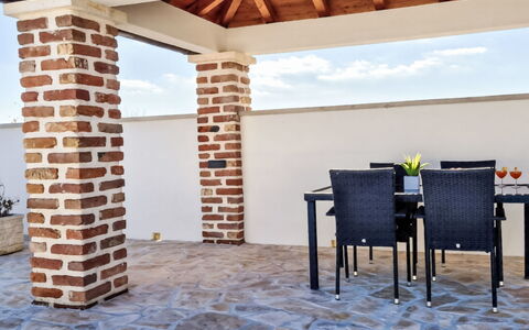 Kristina: Arbuste, Domicile, Maison, Biens, Manoir, Maison Historique, Villa, Siding