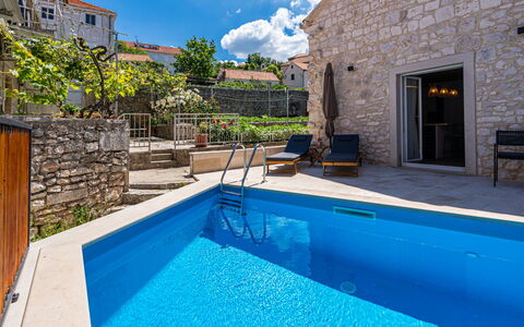 Nina: Bleu, Piscine, Recours, Chalet, Eco Hôtel, Biens, Villa, Mur De Pierre, Ville Resort, Thermes