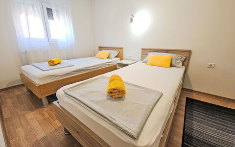 Paz: Bois, Sol, Sol, Chambre, Design Intérieur, Lit, Parquet, Plafond, Pièce, Cadre De Lit