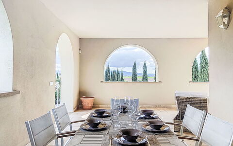 Villa Gli Olivi: Meubles, Design Intérieur, Chaise, Table, Sol, Bois, Sol, Table Cuisine Et Salle A Manger, Éclairage, Salle À Manger
