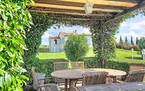 Villa Gli Olivi: Arbuste, Jardin, Lot Terre, Couverture De Sol, Ombre, Aménagement Paysager, Haie, Cour, Pelouse