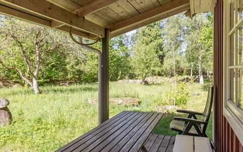 Holmen: Bois, Porche, Meubles, Ombre, Chalet, Arrière-Cour, Tache De Bois, Structure En Plein Air, Jardin, Batiments Jardin