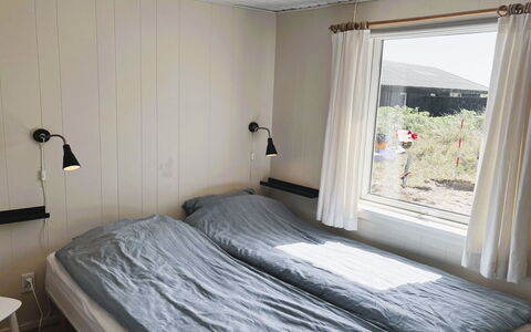 Monna - from the Sea: Bois, Meubles, Sol, Sol, Chambre, Design Intérieur, Lit, Drap De Lit, Pièce, Literie