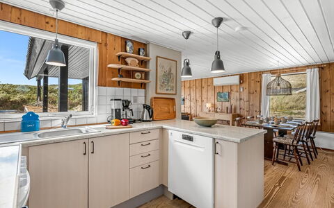 Monna - from the Sea: Cuisine, Comptoir, Appareil De Cuisine, Principaux Appliance, Bois, Cabinetry, Meubles, Design Intérieur, Sol, Plafond