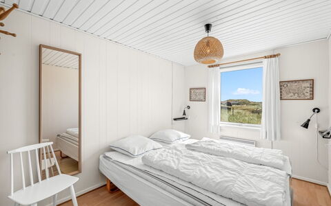 Monna - from the Sea: Chambre, Bois, Lit, Drap De Lit, Plafond, Literie, Sol, Design Intérieur, Cadre De Lit, Sol
