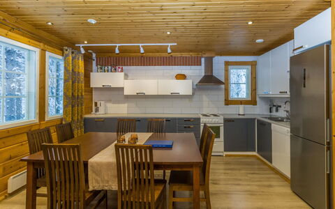 Pankamaa 12: Bois, Plafond, Design Intérieur, Sol, Sol, Meubles, Parquet, Tache De Bois, Pièce, Luminaire