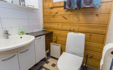 Pankamaa 12: Siège De Toilette, Toilette, Luminaire Plomberie, Sol, Bois, Évier, Sol, Salle De Bains, Lavabo, Design Intérieur
