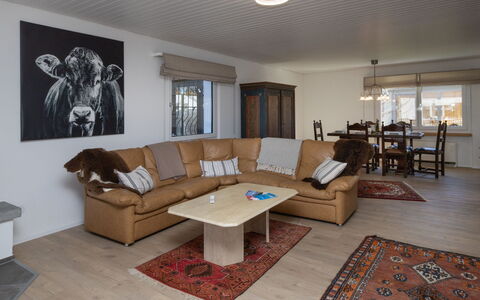 Sous-Le-Moulin: Meubles, Design Intérieur, Mur, Canapé, Bois, Sol, Plafond, Sol, Salon, Pièce