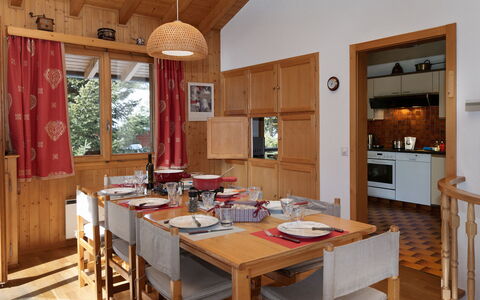 Veni, Vidi, Mansi: Meubles, Design Intérieur, Sol, Bois, Plafond, Sol, Luminaire, Chaise, Pièce, Cuisine