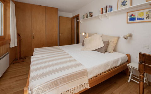 Veni, Vidi, Mansi: Meubles, Design Intérieur, Lit, Sol, Bois, Sol, Chambre, Pièce, Drap De Lit, Plafond