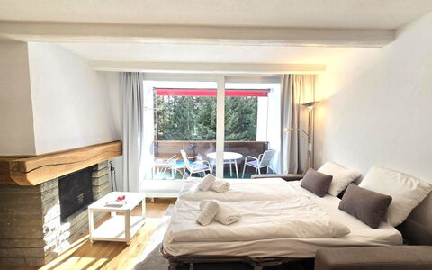 La Riva Mountain Apartment: Meubles, Bois, Design Intérieur, Sol, Sol, Textile, Plafond, Pièce, Chambre, Lit