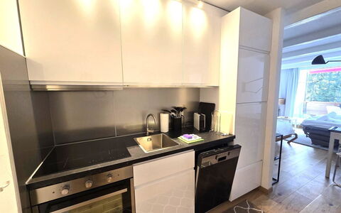 La Riva Mountain Apartment: Appareil De Cuisine, Cuisine, Comptoir, Principaux Appliance, Sol, Cabinetry, Cuisinière, Design Intérieur, Électroménager, Le Fourneau