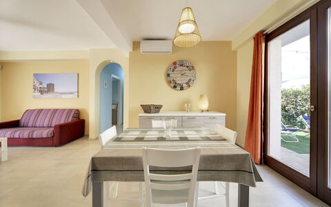 Borgo Vigata 1: Meubles, Design Intérieur, Sol, Sol, Bois, Plafond, Pièce, Table, Appartement, Chaise