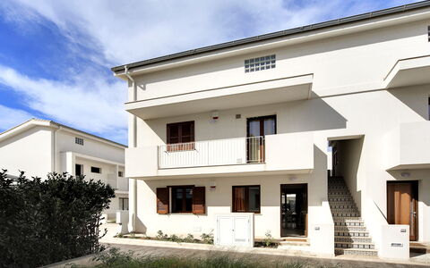 Borgo Vigata 1: Fenêtre, Zone Résidentielle, Quartier, Porte, Domicile, Établissements Humains, Appartement, Balcon, Banlieue, Plâtre