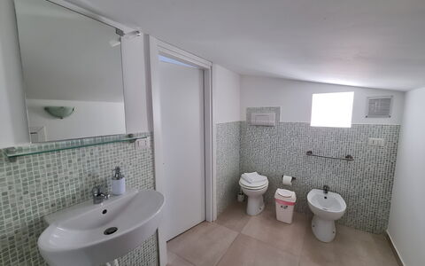 Borgo Vigata 3: Salle De Bains, Lavabo, Luminaire Plomberie, Sol, Sol, Évier, Design Intérieur, Toilette, Robinet, Plomberie