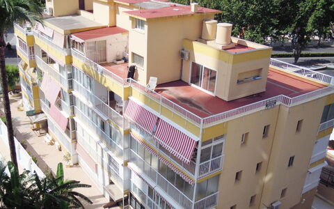 El Junco: Propriété, Bâtiment, Fenêtre, Design Urbain, Quartier, Zone Résidentielle, Paysage, Arbre, Ville, Façade