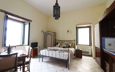Scilla Centro Storico Otranto: Mur, Meubles, Design Intérieur, Chambre, Lit, Plafond, Sol, Sol, Pièce, Éclairage
