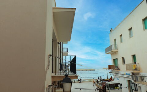 Scilla Centro Storico Otranto: Bâtiment, Fenêtre, Ville, Quartier, Architecture, Zone Résidentielle, Appartement, Design Urbain, Balcon