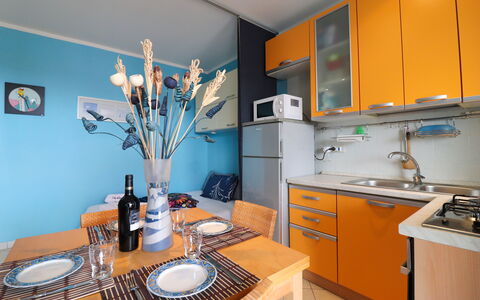 Circe Sea View: Bois, Design Intérieur, Meubles, Orange, Appartement, Cuisine, Pièce, Chaise, Comptoir, Cabinetry