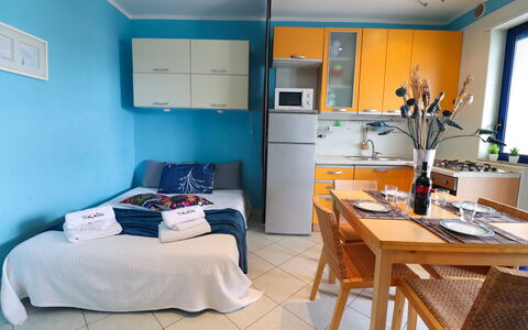 Circe Sea View: Meubles, Design Intérieur, Pièce, Sol, Sol, Appartement, Chambre, Lit, Chaise, Linge