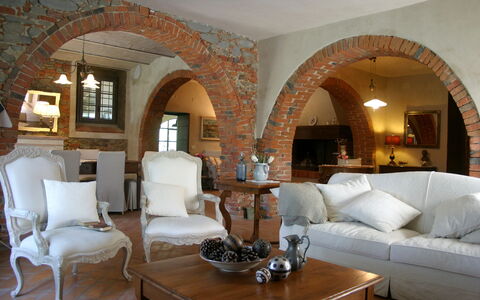 Villa Il Colto: Meubles, Design Intérieur, Mur, Canapé, Bois, Sol, Table, Plafond, Pièce, Salon