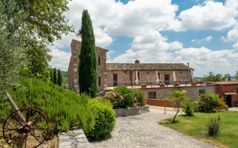 Agriturismo le Case Rosse di Montebuono: Biens, Aménagement Paysager, Pelouse, Jardin, Cour, Hacienda, Villa, Ferme, Maison Historique