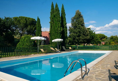 Agriturismo le Case Rosse di Montebuono: Piscine, Mobilier De Jardin, Ombre, Recours, Eco Hôtel, Jardin, Biens, Hacienda, Balancelle, Aménagement Paysager