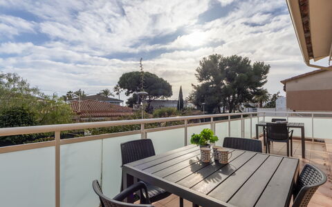 Cambrils 68: Meubles, Mobilier De Jardin, Balcon, Porche, Tableau De Plein Air, Chaise, Plate-Forme, Ombre, Table Cuisine Et Salle A Manger, Patio